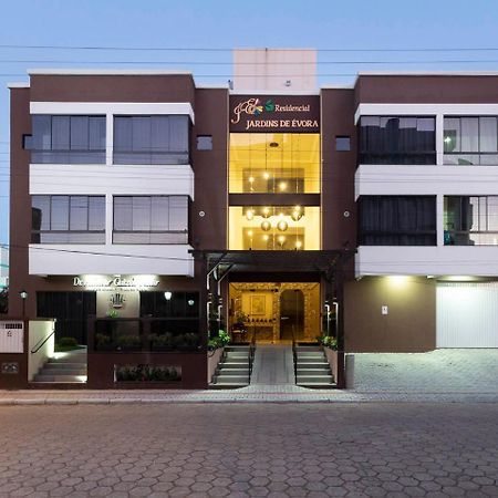 Apartamento Economico Para 4 Pessoas Em ボンビーニャス エクステリア 写真