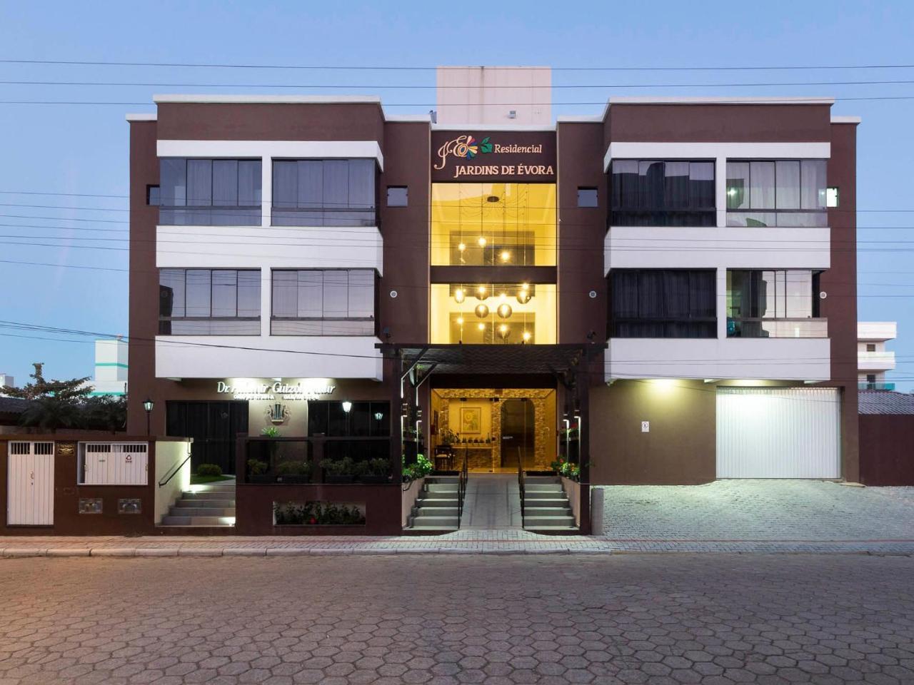 Apartamento Economico Para 4 Pessoas Em ボンビーニャス エクステリア 写真