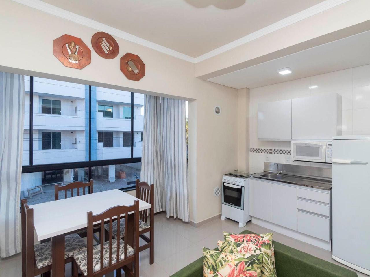 Apartamento Economico Para 4 Pessoas Em ボンビーニャス エクステリア 写真